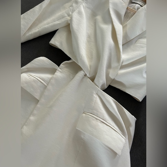 Anna Quann blazer dress with cut out sides - Picture 3 of 6